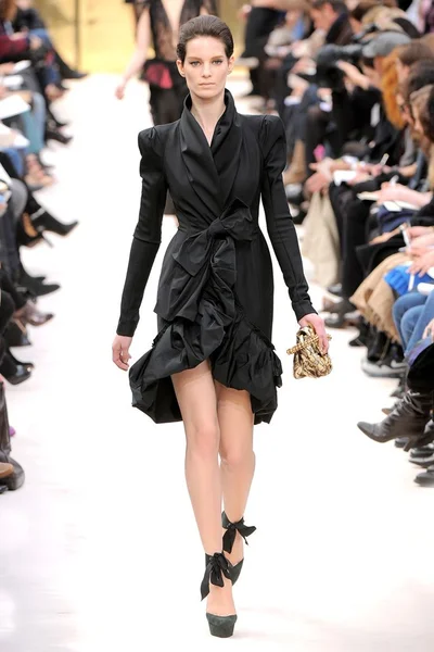 Look 3
